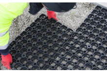 Zāliena režģa montāža